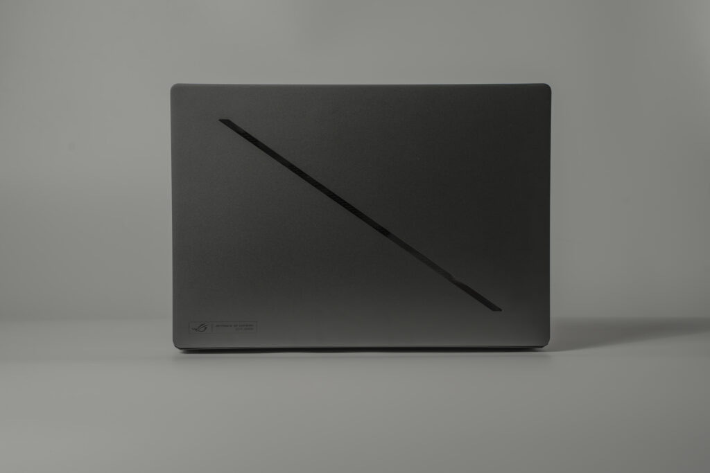 ROG-ZEPHYRUS-G16_天板2