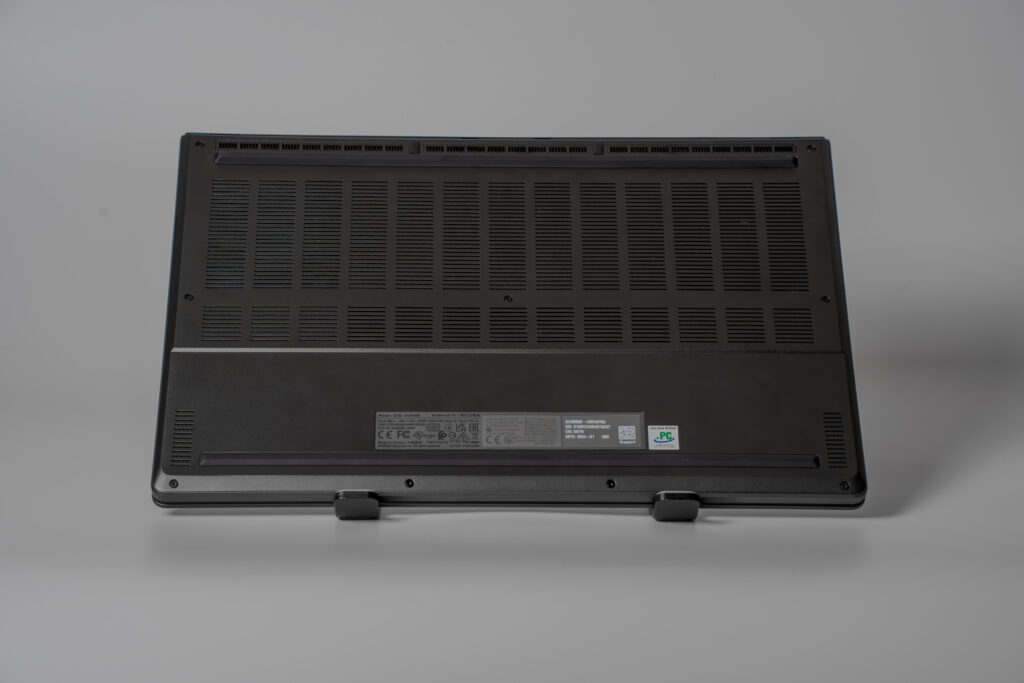 ROG-ZEPHYRUS-G16_底面