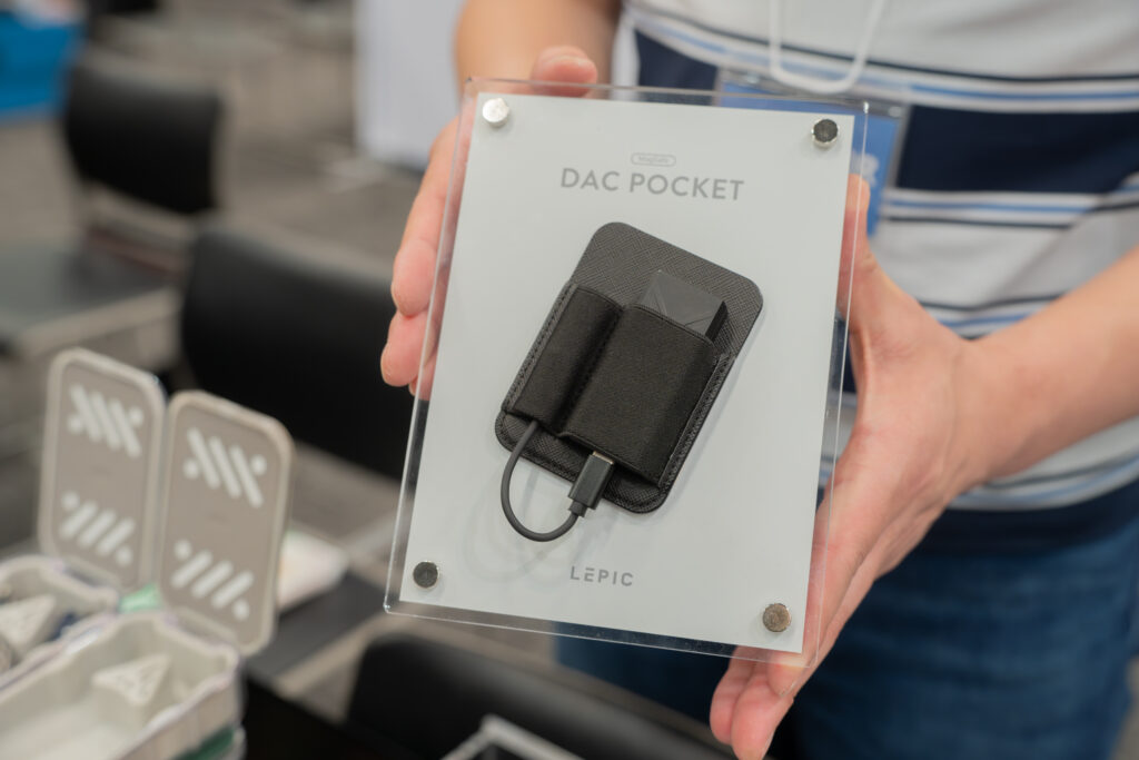 REB-fes-vol7_DAC-POCKET
