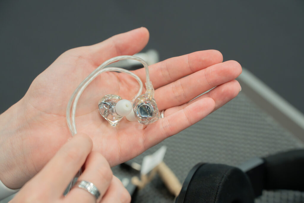 REB-fes-vol7_rental-image1
